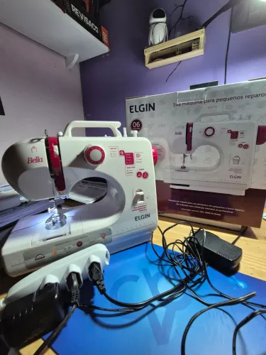 Máquina de Costura Elgin Bella