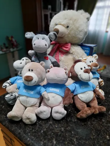 Urso de pelúcia e filhotes Nestlé 