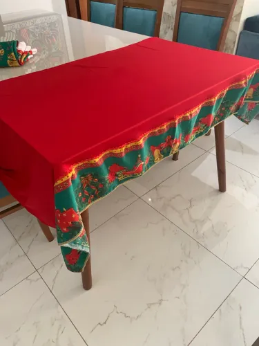 Vendo toalha de natal para aparador medida 1,92 de comprimento por 0,87 de largura