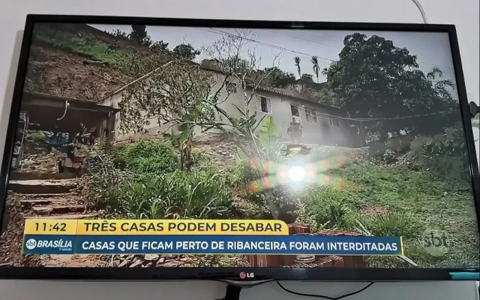 TV LG 42" plasma, não é smart, com defeito, Baixei