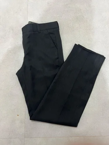  3 calças sociais infantil novas por 40,00