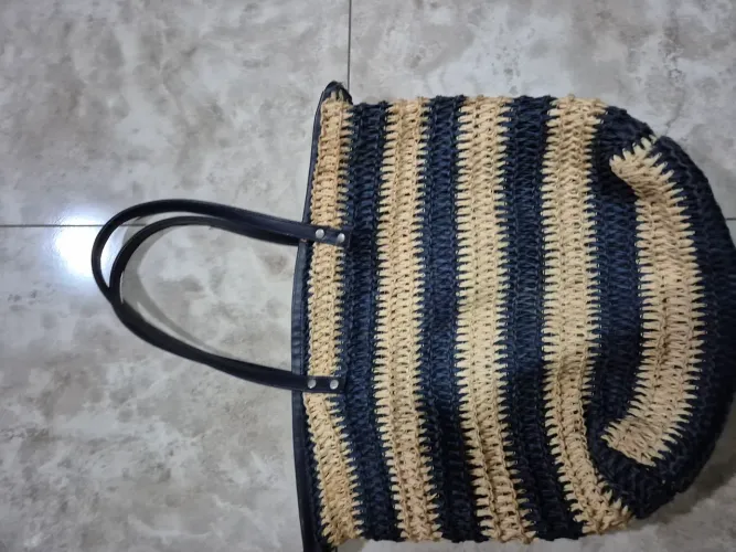 Bolsa de Palha Listrada Elegante