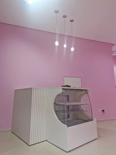 Geladeira espositora gelada com balcão caixa
