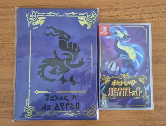 Pokemon Violet - Edição Japonesa Pokemon Center com Artbook + Cartas - Lacrado