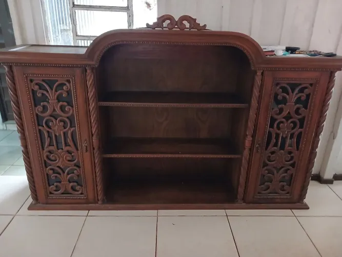 Vendo armário de madeira
