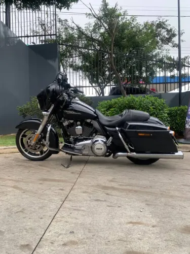 HARLEY-DAVIDSON STREET GLIDE