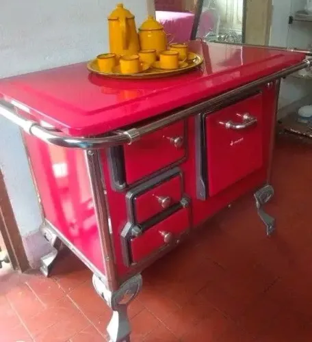 Fogão a lenha tradicional antigo