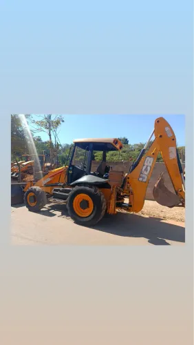 Retroescavadeira JCB. 4x4.  2013 Único dono 