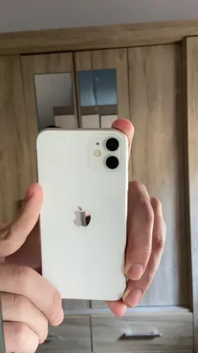 iPhone 11 (64GB)