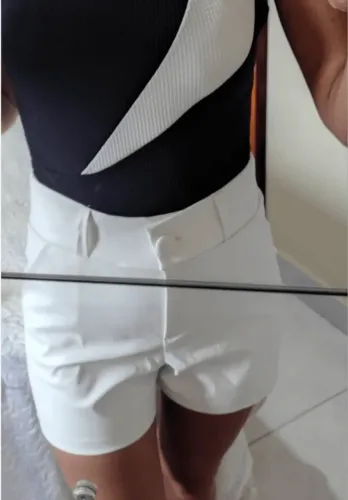 Short couro ecológico branco Novo com etiqueta