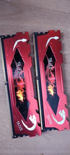 2 Pentes de Ram DDR4 3200MHZ (JAZER)
