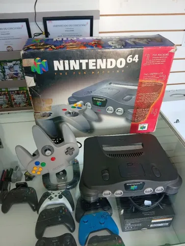 Nintendo 64 com caixa