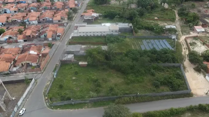 Terreno murado em Av do Maracanã 