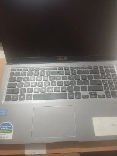 Notebook Asus  pouco tempo de uso, comprado nas casas bahia. Ideal para estudar.