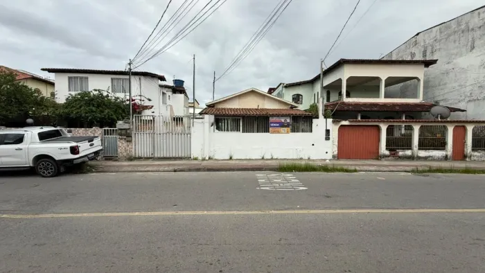 Casa com galpão laranjeiras 