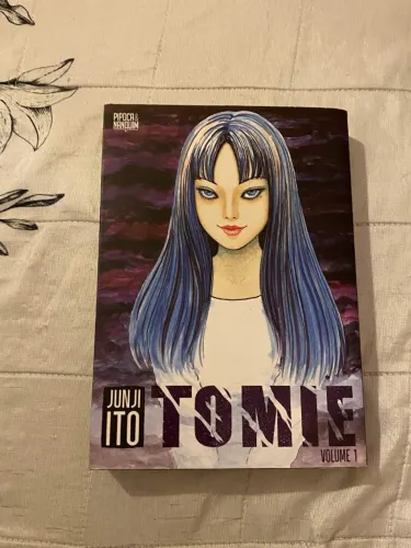 Junji Ito - Tomie Volume 1