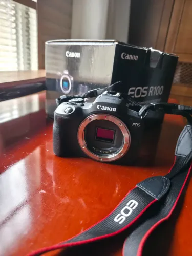 Camera Canon EOS R100 - Com lente RF 55-210mm e Lente RF 50mm