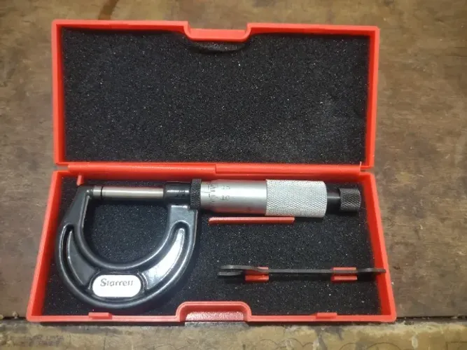 Micrômetro de Precisão Starrett 0-25mm - Com Estojo e Manual