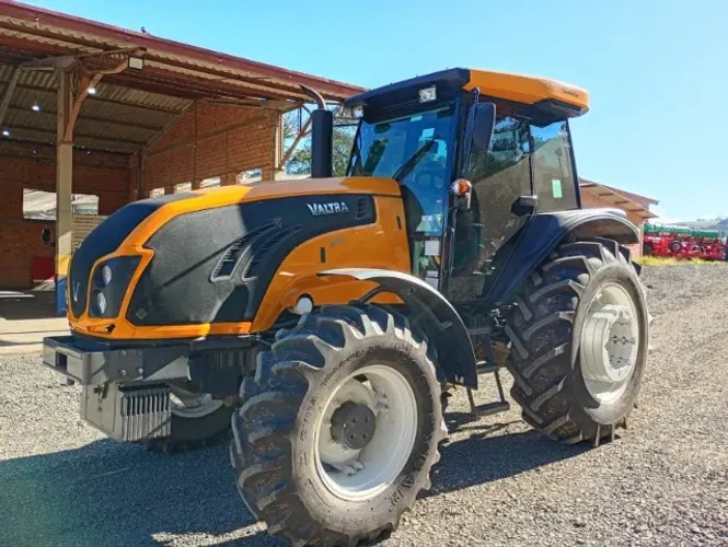 Trator Valtra BM 115- Cabinado 218 horas. Fabricação 2024