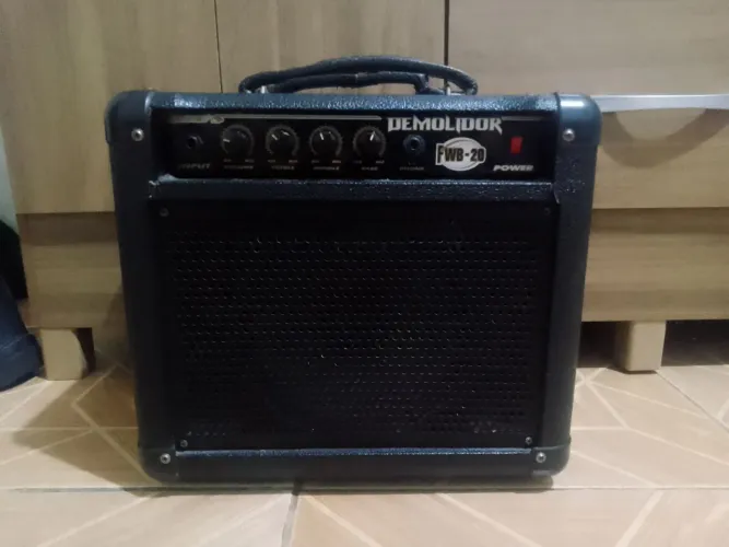 Amplificador para contrabaixo 