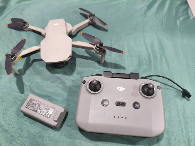 ? DRONE DJI MINI 2 + CONTROLE + 2 BATERIA + CARTÃO DE MEMÓRIA DE 256GB