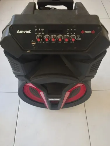 Vendo umaCaixa de som amvox semi nova . Um ano de uso 