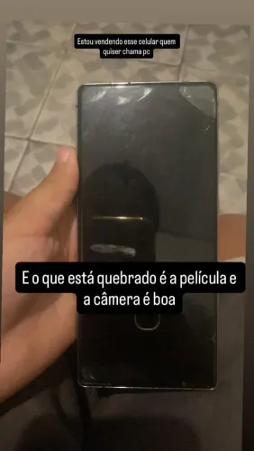 Vendo esse celular por 1000 reais quem quiser manda mensagem a câmera e muito boa 