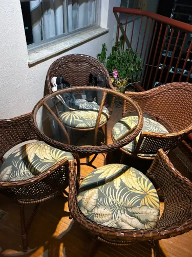 Conjunto mesa e cadeiras
