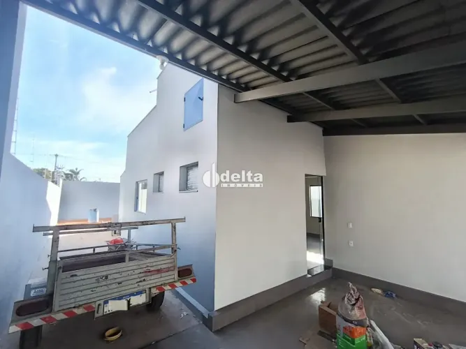 Casa residencial com 2 quartos sendo 1 suíte disponível para locação no bairro São Jorge e
