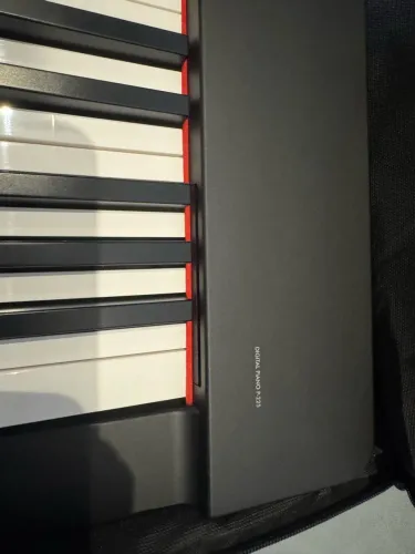 Piano digital Yamaha P225