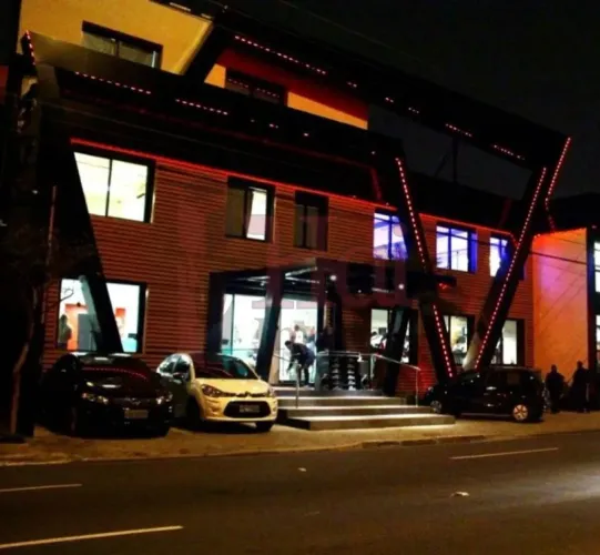 Prédio comercial inteiro à venda com 3 pavimentos no coração de Santana