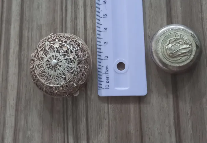Duas caixas em prata para terço e joias.