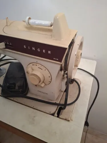 Maquina Costura SINGER 248 com mesa