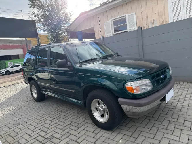 Ford Explorer XLT 4X2 4.0 V6 1997