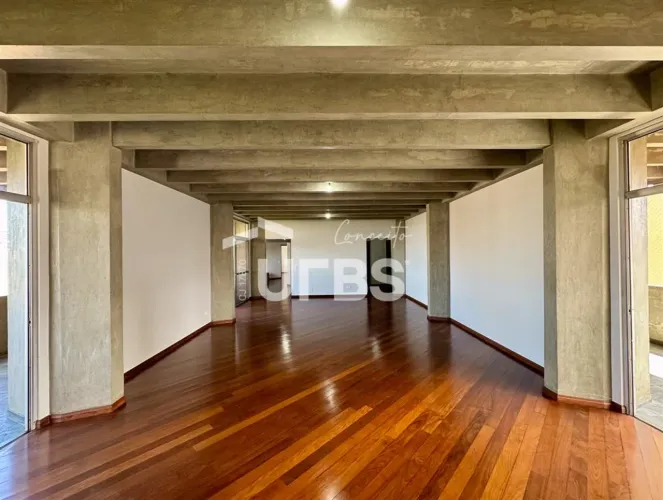 APARTAMENTO EXCLUSIVO DE 405 M² COM VISTA PERMANENTE PARA O LAGO DAS ROSAS