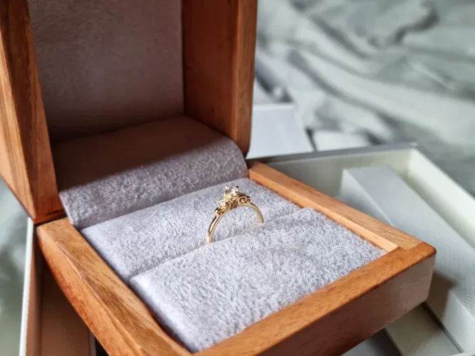 Anel Noivado Liebe Poesie Ouro 18k Diamantes