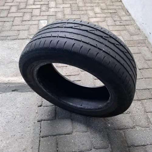 Vendo 1 pneu Goodyear Eagle Sport 205/55R16 com 15 mil km rodados.