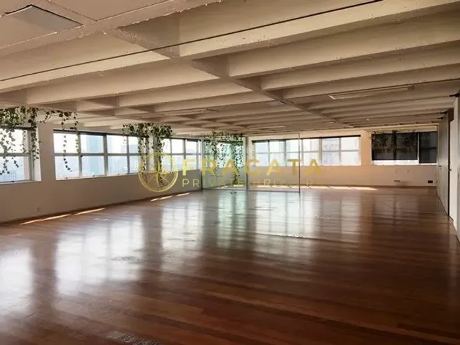 Conjunto Corporativo Premium no Jardim Europa - Andar Alto, 201m² - próximo ao metrô Faria