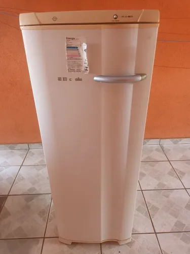 Freezer Electrolux 127V usado