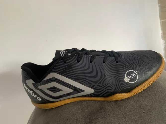 CHUTEIRA FUTSAL UMBRO