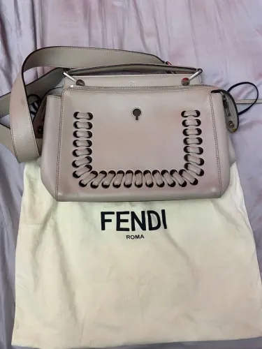 BOLSA FENDI - 10% DE DESCONTO E PODE PARCELAR NO CARTÃO