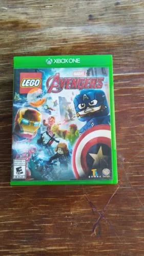 LEGO Marvel Avengers (LEGO Marvel Vingadores) em mídia física original para o Xbox One