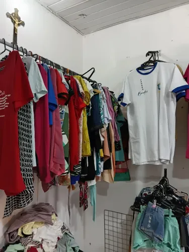 Roupas de brechó 
