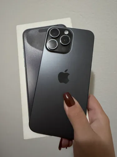 iPhone 15 Pro Max 256gb bateria 87%