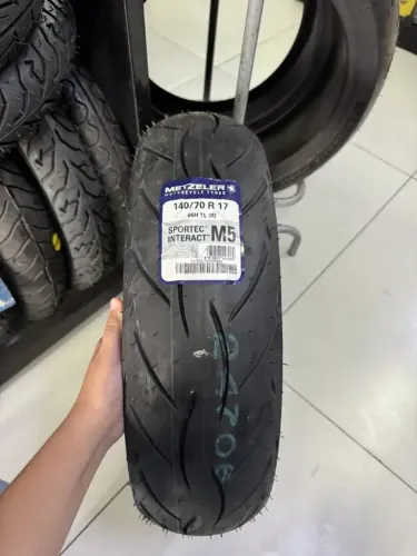 Metzeler Sportec M5 Interact PNEU DIANTEIRO USADO