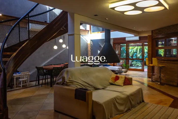 Casa para alugar em Chácara das Pedras com 3 quartos, 4 vagas e ótima localização