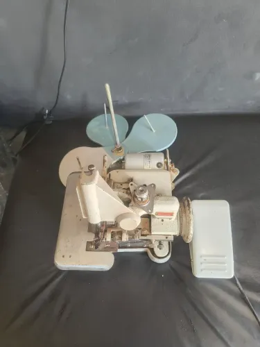 Vendo essa máquina de costura overlock