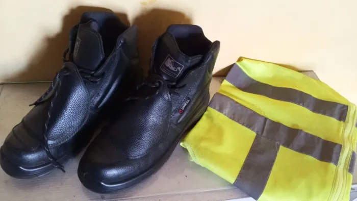 Para vender hoje bota + colete refletivo 