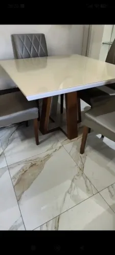 mesa de jantar quadrada