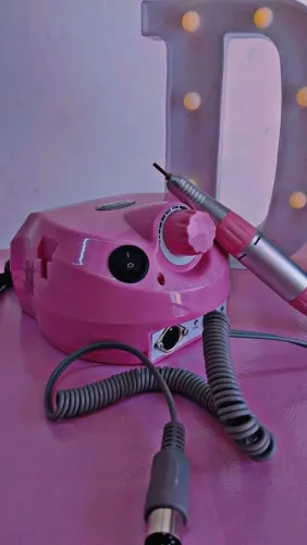 Motor nail drill 35.000 rpm e aspirador de pó cor de rosa, usados apenas uma vez